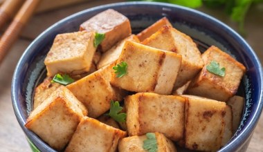 60-latkowie powinni jeść obowiązkowo, bo poprawia wyniki.  Ma dużo białka, wspiera serce