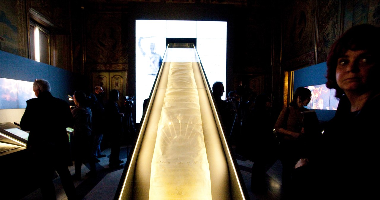 60-metrowy pergamin jest ponurą kroniką oszustwa stojącego za upadkiem Templariuszy /Alessandra Benedetti/Corbis /Getty Images