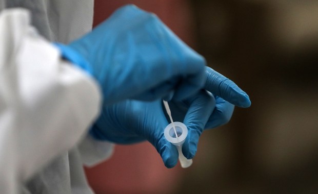 600 nowych zakażeń koronawirusem w Polsce. Wciąż najgorzej w Małopolsce [NOWE DANE]