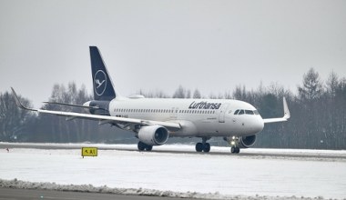 600 osób uwięzionych w samolotach przez całą noc. Lotnisko się tłumaczy