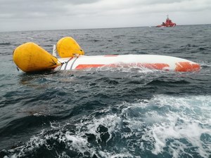 62-latek przeżył 16 godzin na Atlantyku wewnątrz wywróconej łodzi 