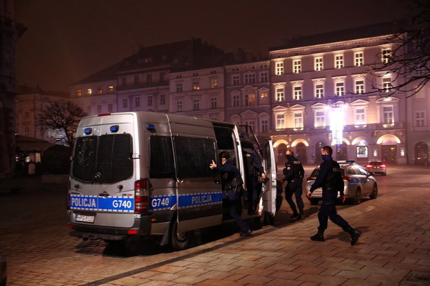 Koronawirus dziesiątkuje policjantów: Ponad tysiąc aktywnych zakażeń