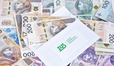 654,48 zł dodatku z ZUS co miesiąc. Nie pytają o wiek