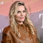 67-letnia Michelle Pfeiffer zachwyciła na premierze . U boku męża promieniała
