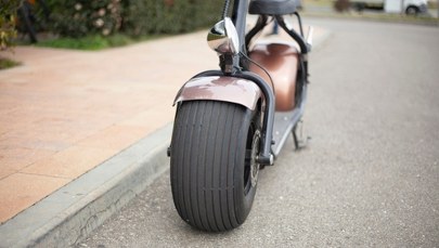 68-latek na hulajnodze potrącił pieszego. Senior nie żyje