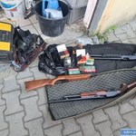 7,5 kg dynamitu, broń palna i maczeta. Policja zabezpieczyła arsenał w garażu 46-latka