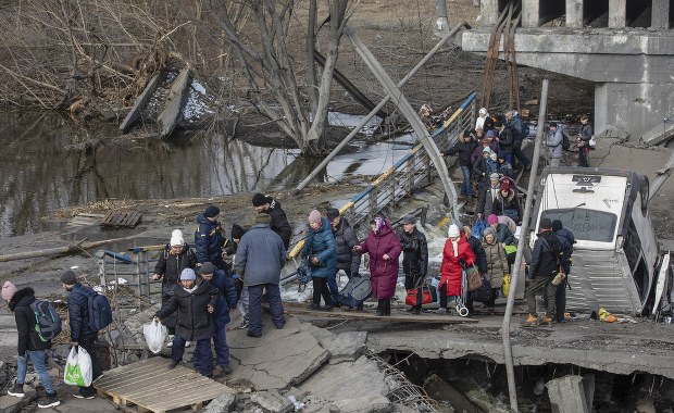 7 korytarzy humanitarnych. Ukraina zapowiada ewakuację ostrzeliwanych miast