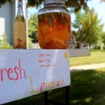 7-latka sprzedała lemoniadę, by postawić nagrobek mamie. Wzruszająca historia z Alabamy