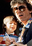 7-letni Dhani Harrison i jego tata George Harrison (zdjęcie z 1985 roku) /AFP