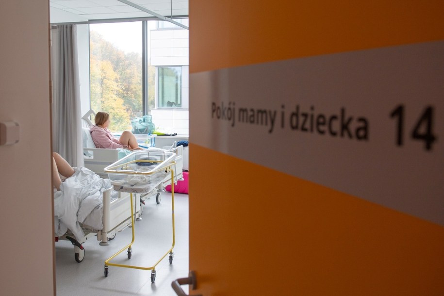 7 maja wchodzą nowe przepisy na porodówkach /Piotr Hukalo /East News
