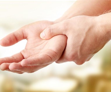 7 powodów dlaczego puchną palce