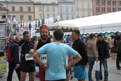 7 tys. zawodników biegnie w Cracovia Maratonie!
