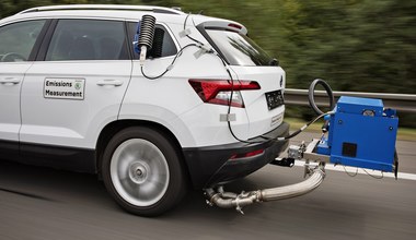 7 tys. zł kary za każde auto. Producenci szukają ratunku u Tesli