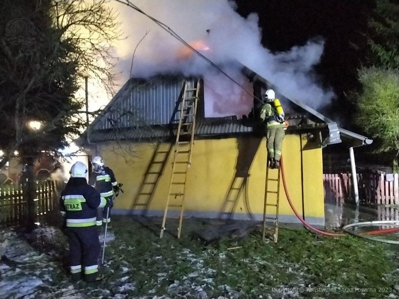 70-latek zginął w pożarze /Komenda Powiatowa Państwowej Straży Pożarnej w Radzyniu Podlaskim /facebook.com