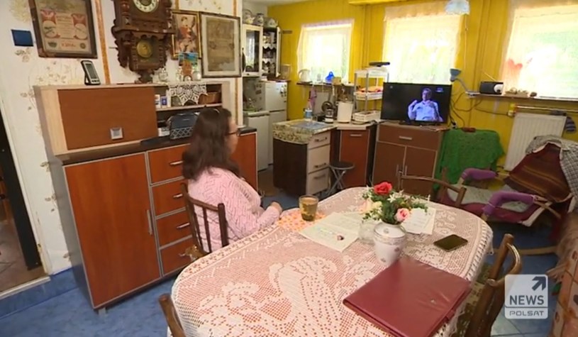 70-letnia Aurelia Fil mieszka w piwnicy bloku w Giżycku /Polsat News