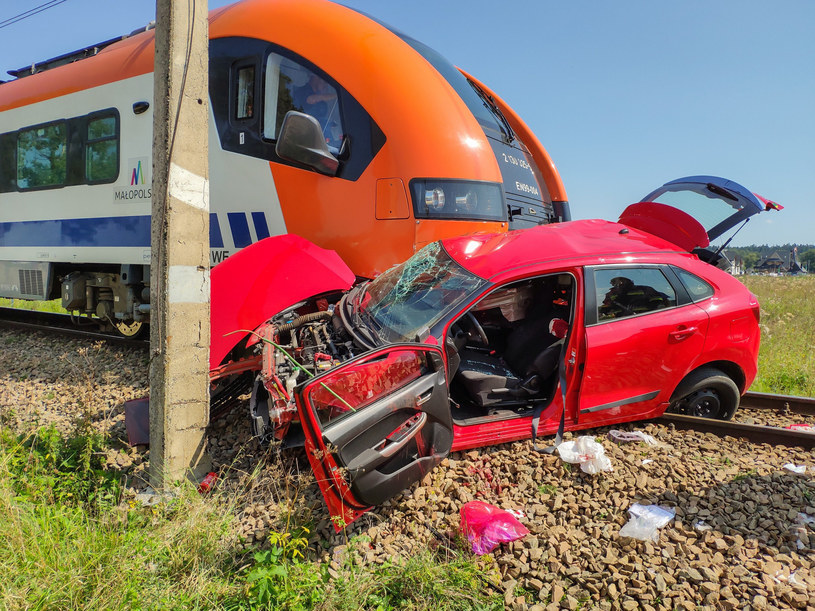 70 procent wszystkich wypadków na przejazdach kolejowych w Polsce powodują kierowcy /Fot. Michał Adamowski/Reporter /INTERIA.PL