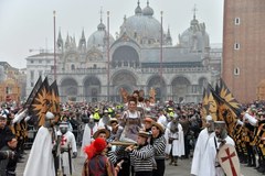 70 tysięcy osób na karnawale w Wenecji