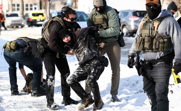 700 agentów ICE opuszcza Minnesotę. To redukcja, ale nie koniec działań