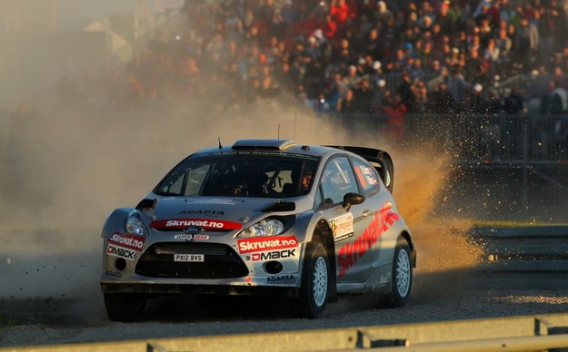 71. Rajd Polski. Norweg Henning Solberg (Ford Fiesta RS WRC) na trasie czwartkowego Superoesu Mikołajki Arena 1 /Tomasz Waszczuk /PAP