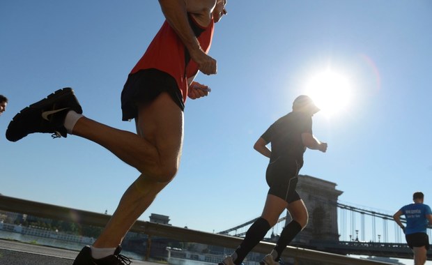 73-latek przebiegł już 98 maratonów. "Zapomniałem o bólu. Pozostała euforia"