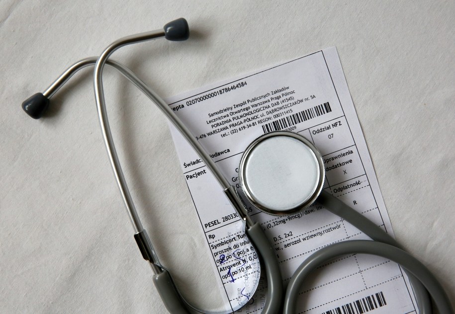 73-letnia lekarka z Gdyni z korupcyjnymi zarzutami. Miała wystawiać fałszywe zaświadczenia /PAP