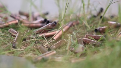 ​74-latek próbował przeciąć niewypał