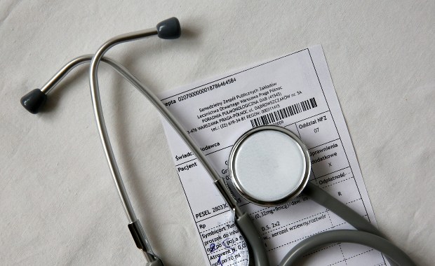 74-letnia lekarka z Gdyni z korupcyjnymi zarzutami. Miała wystawiać fałszywe zaświadczenia 