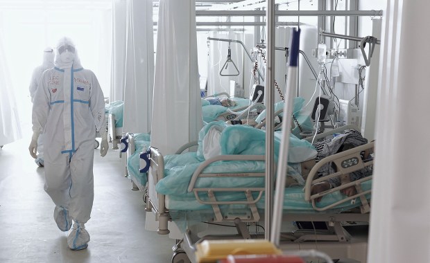 749 chorych nie żyje, blisko 25 tys. nowych zakażeń koronawirusem [NOWE DANE]