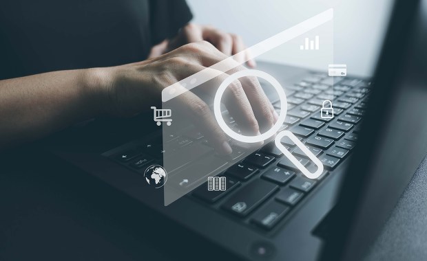 ​75-letnia fanka muzyki uwierzyła w wygraną. Straciła pieniądze  