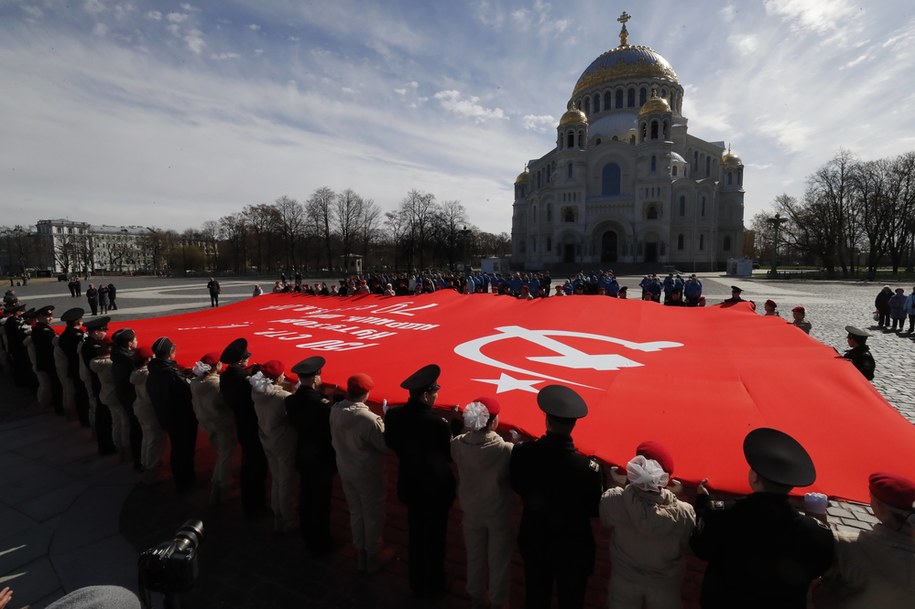 75 proc. Rosjan popiera agresję na Ukrainę /ANATOLY MALTSEV  /PAP/EPA