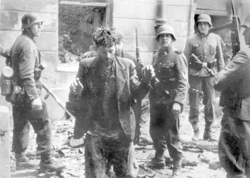 76 lat temu bojownicy ŻOB i ŻZW z getta warszawskiego stawili zbrojny opór oddziałom niemieckim /ARCHIVE /AFP