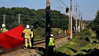 76-latek zignorował sygnały na przejeździe kolejowym. Zginął na miejscu