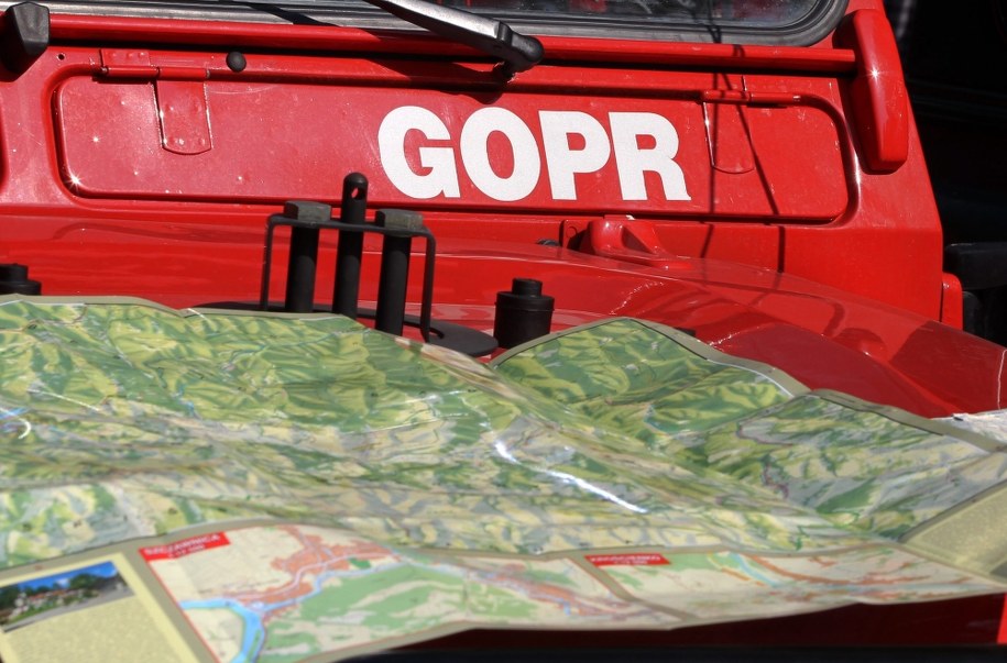 78-latka szukają ratownicy GOPR, policjanci, strażacy i ochotnicy /Grzegorz Momot /PAP