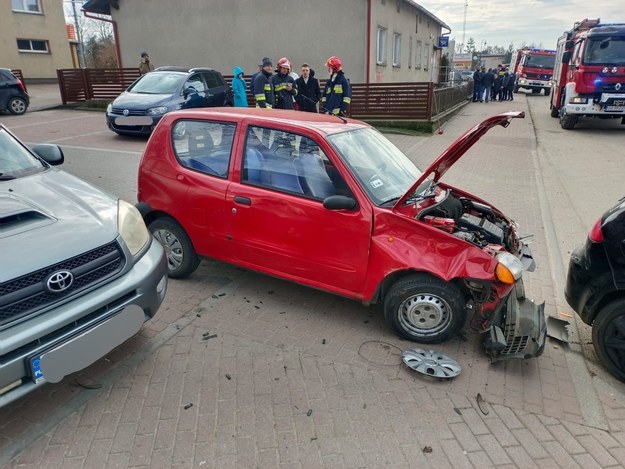 79-letni stracił panowanie nad samochodem /KPP Kartuzy /Policja