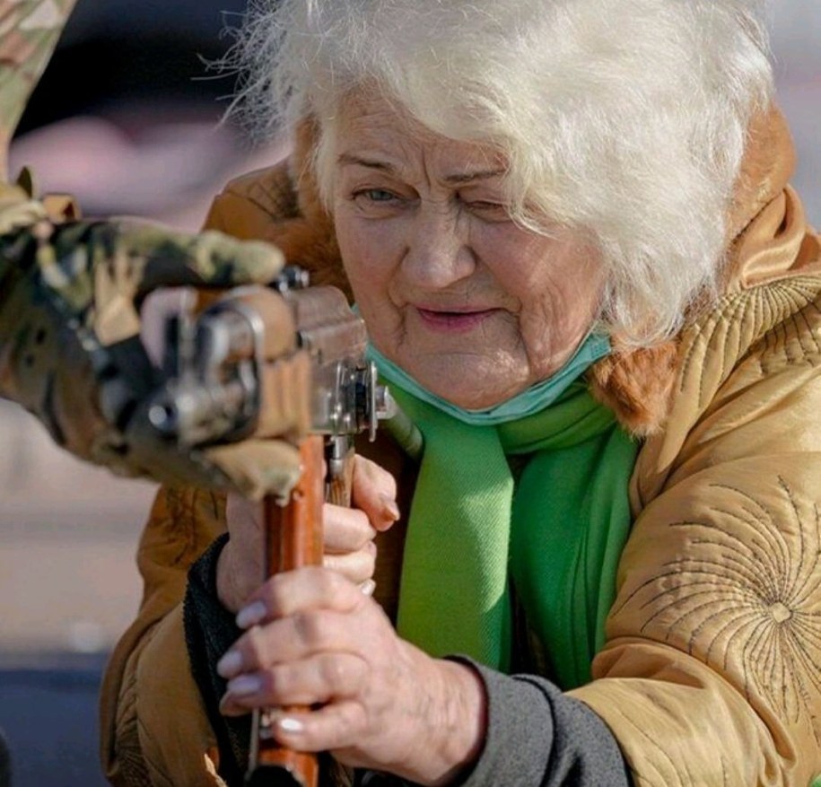 79-letnia wolontariuszka Valentyna Kostyantynovska /Twitter /