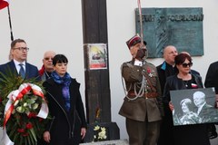 8 lat po Smoleńsku: Apel pamięci przed Krzyżem Katyńskim w Krakowie