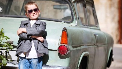 8-latek nauczył się jeździć samochodem z filmików, po czym pojechał do McDonalda