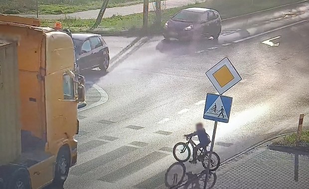 8-latek potrącony na pasach przez ciężarówkę. Dziecko trafiło do szpitala