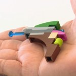 8-latek przyniósł do szkoły ten gadżet zbudowany z Lego. Oto, co go spotkało