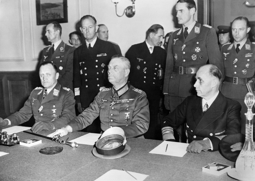 8 maja 1945 - podpisanie aktu bezwarunkowej kapitulacji w siedzibie marszałka Gieorgija Żukowa na berlińskim przedmieściu Karlshorst /AFP