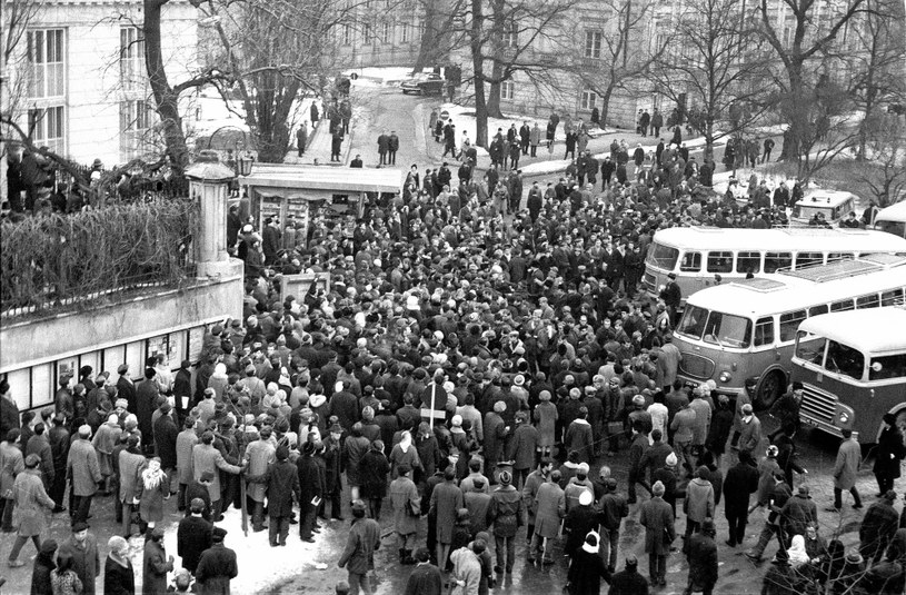8 marca 1968 r. władze stłumiły studencki wiec na Uniwersytecie Warszawskim. To była iskra, która wywołała pożar kraju /Krzysztof Wojciewski /Agencja FORUM