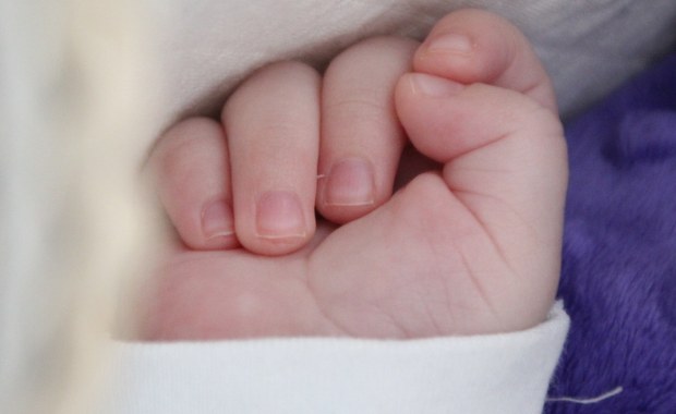 8-miesięczna dziewczynka zmarła w samochodzie. Zarzuty dla matki dziecka