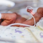 8 proc. noworodków w Polsce rodzi się za wcześnie. Co oznacza ten pośpiech?