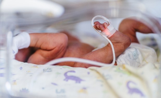 8 proc. noworodków w Polsce rodzi się za wcześnie. Co oznacza ten pośpiech?