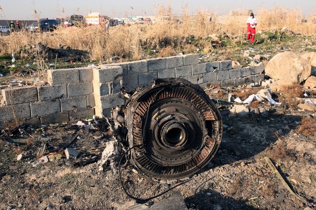 8 stycznia w okolicach irańskiej stolicy zginęło 176 osób, w tym 82 Irańczyków, 57 Kanadyjczyków, 11 Ukraińców (dwoje pasażerów i dziewięcioro członków załogi), a także obywatele Szwecji, Afganistanu i Wielkiej Brytanii /Abedin Taherkenareh   /PAP/EPA