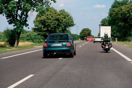 8. Wyprzedzanie jednośladu /Motor