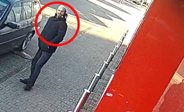 80-latka popchnięta i okradziona. Poznajesz go?