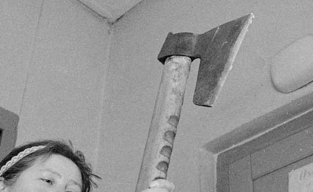 80-latka rozczłonkowała swojego współlokatora. Pięciu policjantów musiało ją zatrzymać