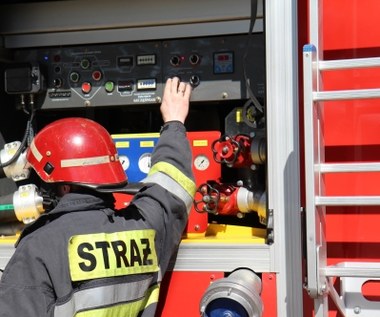 80 strażaków gasi płonący węgiel w składzie węgla w Czuprynowie