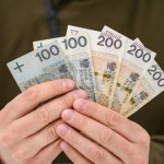 800 plus tylko w formie przelewu? Rodzice nie mogą liczyć na inne rozwiązanie